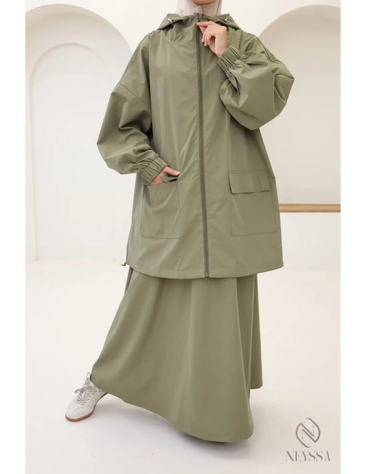 Olivegroene hooded parka met elastische manchetten en voorzakken uit een waterafstotende 2-delige set voor dames