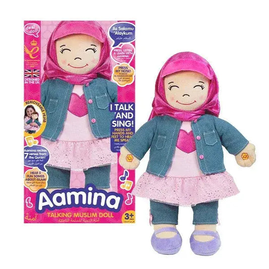 Aamina interactieve islamitische pop amina met roze hoofddoek en spijkerjasje over roze jurk