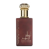 Een luxe maroon glazen parfumfles van ard al zaafaran ahlam al khaleej met goudkleurige geribbelde dop en zilveren arabische details