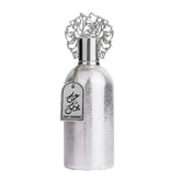 Zilverkleurige metalen parfumfles met een sierlijke filigrain dop en een hangend merklabel ash yawmik van Ard al Zaafaran