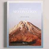 Boek van Motivatie Mufti Menk met rustgevend berglandschap en inspirerende titel