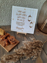 Bord met standaard -iftar - Islamboekhandel.nl