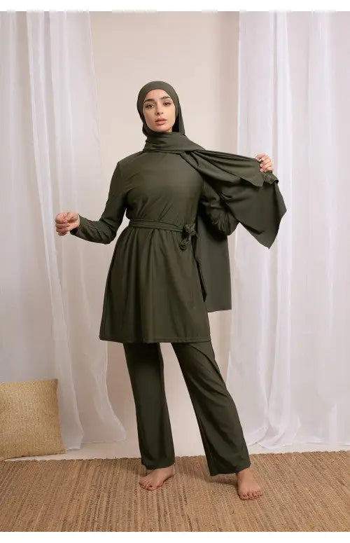 Olijfgroen model palazzo burkini met ceintuur en hijab, perfect voor elke gelegenheid