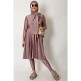 Lavendel geplooide hijab met bijpassende legging en sandalen, zachte stof