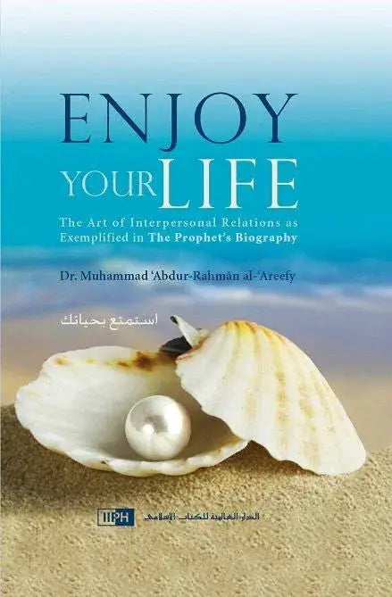 Een witte schelp met parel erin op zandstrand in enjoy your life iiph van dr muhammad abdur-rahmân al-‘areefy product