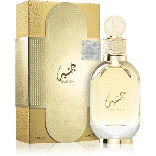 Gouden parfumfles Guinea met een getextureerde dop en elegant gebogen glazen lichaam met bleekgele vloeistof