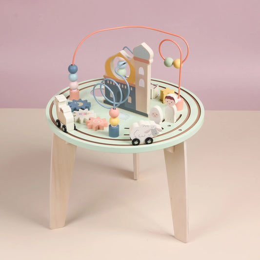 Pastelgroene houten speeltafel moskee met kleurrijke kralenbanen en houten figuren voor kinderen