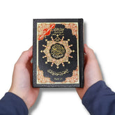 Ornate heilige koran Koran Tajweed XS pocket in handen, luxe uitgave voor memorisatie