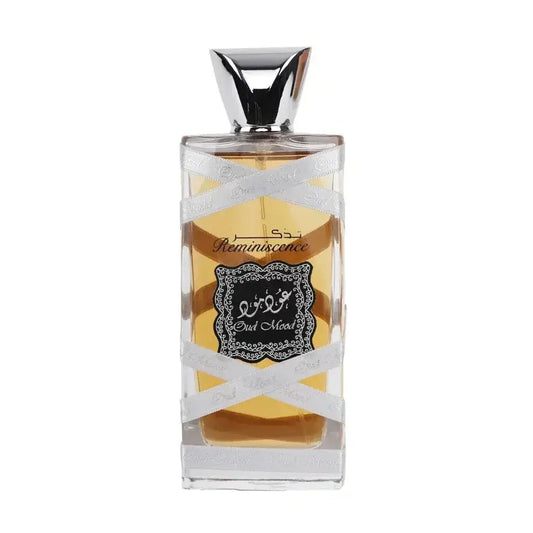 Lattafa parfum oud mood silver een rechthoekige glazen parfumfles met zilveren dop en ornament zwart etiket