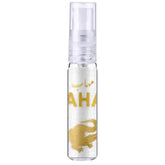 Een transparante sprayfles mahab nusuk met een gouden krokodillenontwerp en het woord ahaa in goud op wit textured body