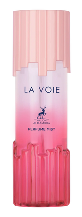 Een elegant roze gradient bodymistflesje met geribbelde glazen ontwerp en bijpassende dop van maison alhambra