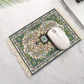 Muismat met perzisch tapijtdesign in groen en crème met franjeranden en intrigerende bloemen- en geometrische patronen