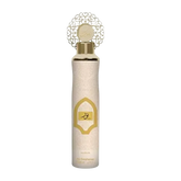 Een strakke frosted glazen fles mancera parfumspray met gouden dop en sierlijke witte kanttop voor nusuk luchtverfrisser noor 300 ml