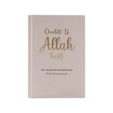 Lichtroze hardcover boek met gouden letters voor Omdat u Allah bent