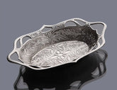 Zilveren ovale serveerschaal voor dadels en snoep met sierlijke bloem- en paisley-embossing en decoratieve handvatten