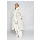 Crèmekleurige oversized parka jas met capuchon en trekkoord taille