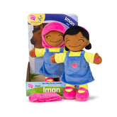 Pluche Moslimpop - Iman in blauwe overalls en roze hijab uit serie mijn kleine moslimvriendjes