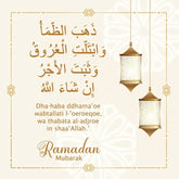 Twee ornate gouden lantaarns met geometrische patronen voor Ramadan iftar dua