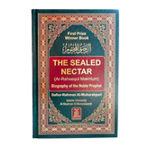 Boek The Sealed Nectar met groene hardcover en islamitische geometrische patronen