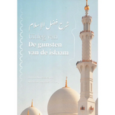 Witte moskee met gouden koepels en minaretontwerp