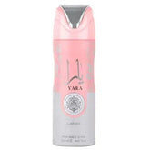 Roze en zilveren aerosol spray van yara lattafa voorwerpen in het product yara deodorant