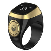 Zikr Smart Ring in zwart en goud met digitale weergave en decoratief embleem