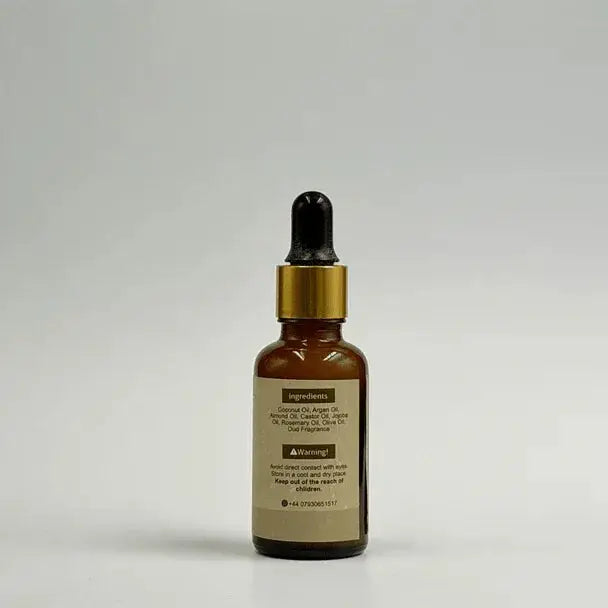 Een bruine glazen druppelfles met gouden dop en zwarte rubberen bol voor 100% natuurlijke baardolie 30ml