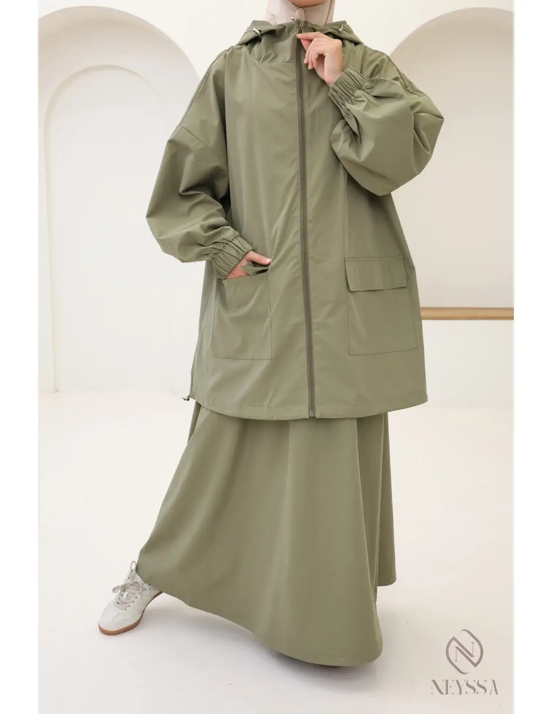Olivegroene hooded parka met elastische manchetten en voorzakken uit een waterafstotende 2-delige set voor dames