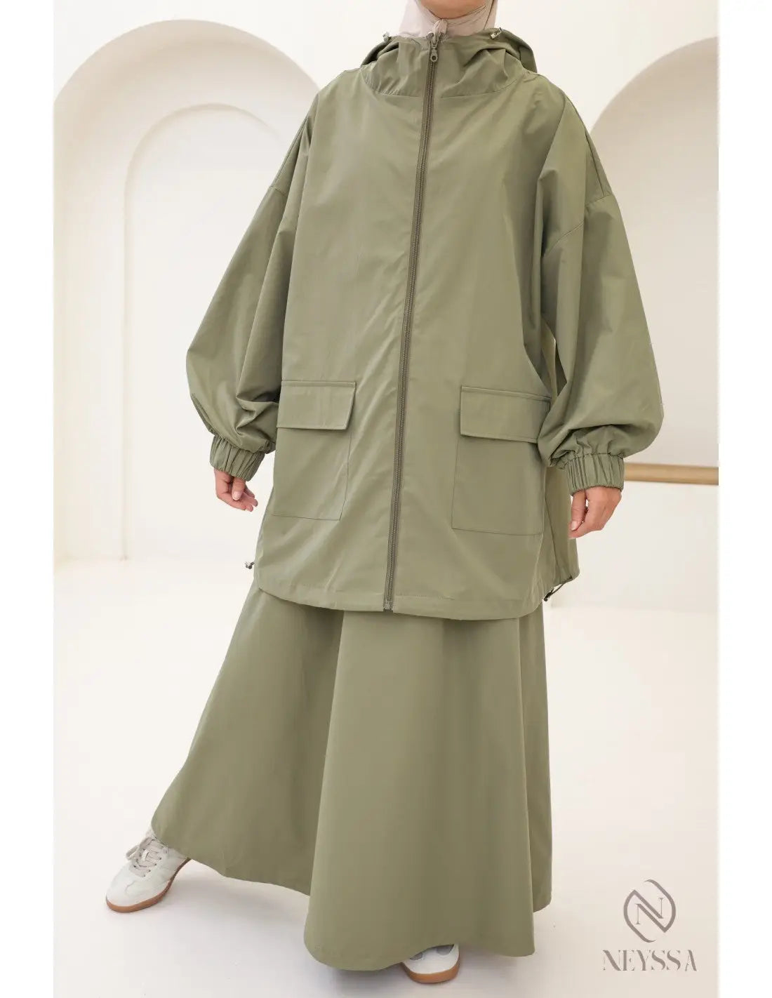 Olivegroene hooded regenjas met elastische manchetten en steekzakken uit waterafstotende 2-delige dames set