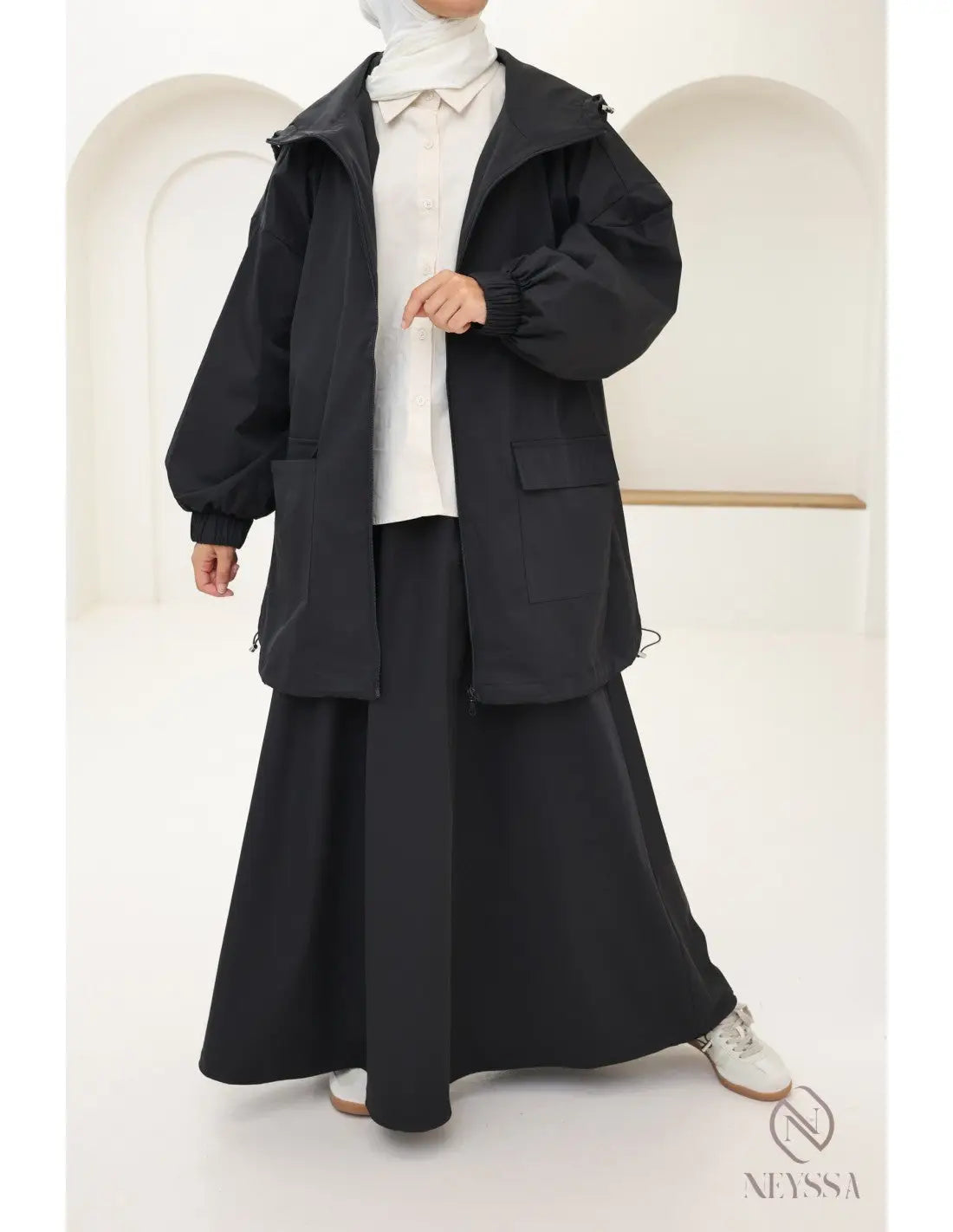 Zwarte oversized utility jas met capuchon en voorzakken in dames 2-delige set lange rok en parka waterafstotend
