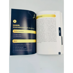 Open boek met islamitische leer en istiqāmah voor een succesvolle reis