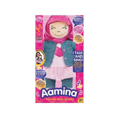 Aamina interactieve islamitische pop draagt een roze hijab en een denim jack voor educatief gebruik
