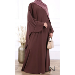 Bruine abaya met bijpassende hijab en beige handtas - Abaya Butterfly Medina