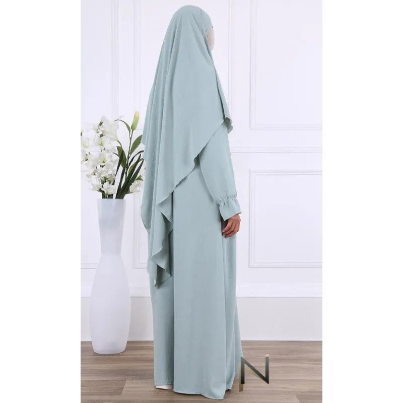 Mintgroene abaya met bijpassende hijab uit de Set Salima, perfecte outfit voor elke gelegenheid