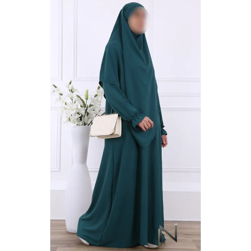 Donkergroene abaya met bijpassende hijab en beige handtas, khimar set Salima