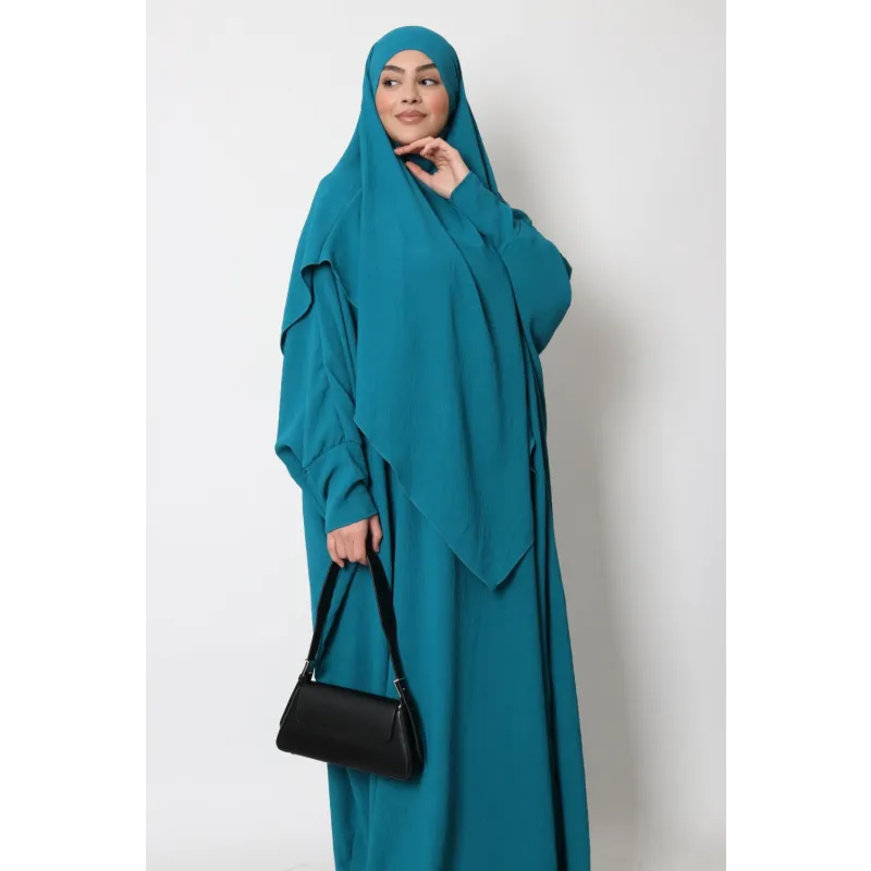 Tealkleurige abaya met bijpassende hijab en zwarte handtas, aangenaam materiaal vlinderabaya