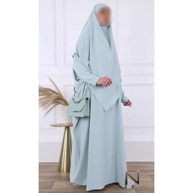 Lichte mintkleurige Abaya en Khimarset, gemaakt van aangenaam materiaal met ronde hals