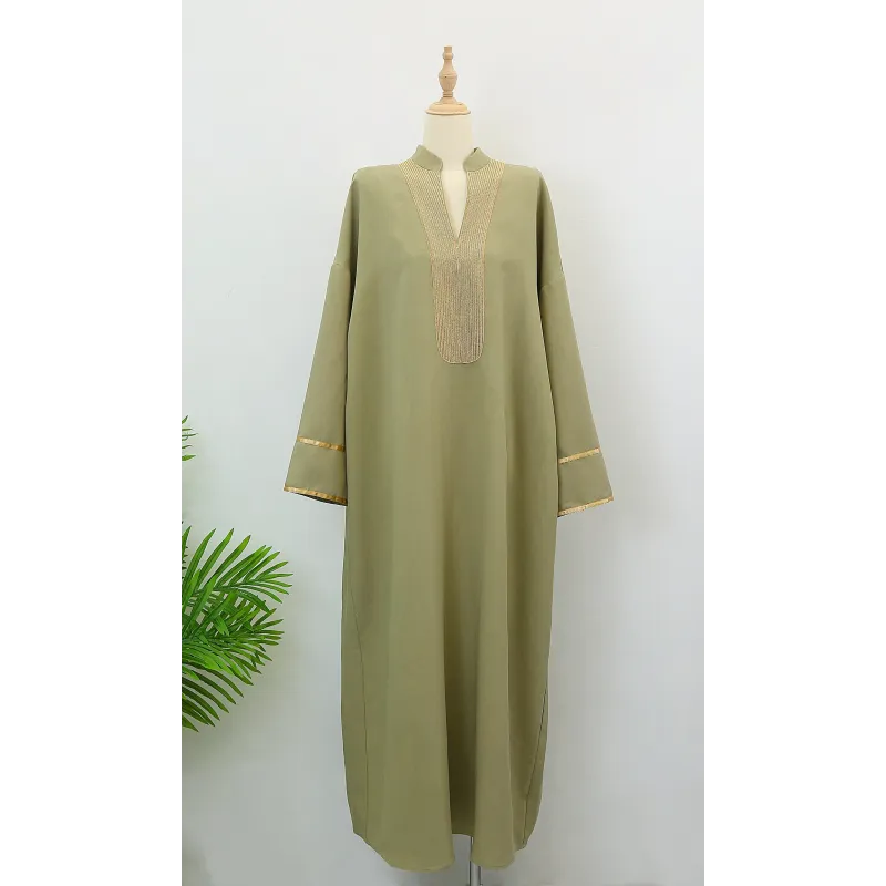 Olivegroene abaya kaftan Salwa met gouden borduurwerk
