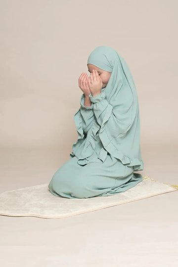 Abaya en khimarset ruffle binti licht mintgroen met gerimpelde mouwen en lange jurk gedragen tijdens gebed