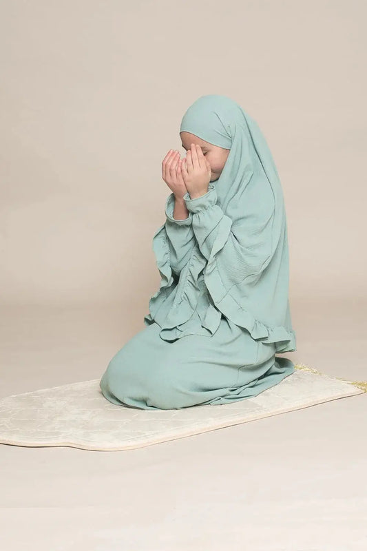 Abaya en khimarset ruffle binti licht mintgroen met gerimpelde mouwen en lange jurk gedragen tijdens gebed