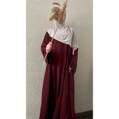 Rode en witte hooded robe Abayaset Marrakech van satijnachtig materiaal