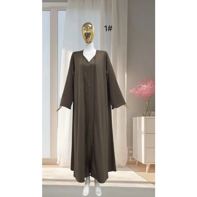 Bruine abaya met klokkende mouwen en V-hals van Abayaset Marrakech
