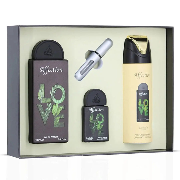 Affection giftset met donkerpaarse parfumfles, kleinere reisfles en beige deodorantspray met gouden accenten
