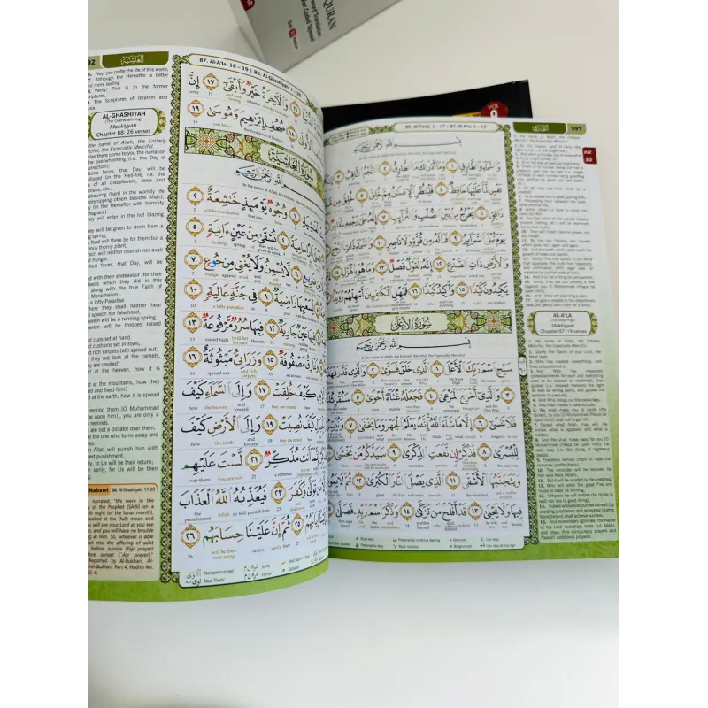 Open Quran met groene rand, Arabisch en Engelse vertaling, Kareem Maqdis B5 formaat