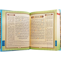 Open Quran boek met kleurgecodeerde Tajweed in Al Quran Al Kareem Maqdis B5 formaat