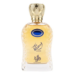 Ornate perfume bottle with golden liquid and Arabic text, Al Wataniah Ameeri producten merk uitgeverij