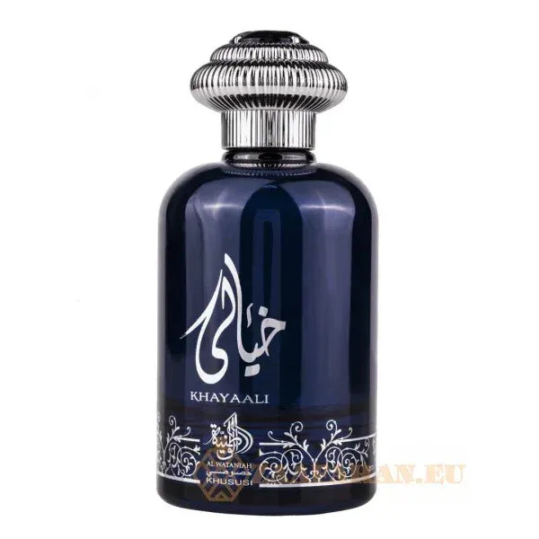 Donkerblauw parfum met Arabische kalligrafie en zilveren dop van Al Wataniah Khayaali