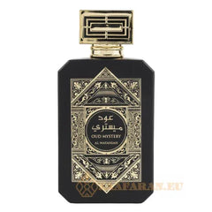 Zwart parfum met gouden geometrische patronen en Arabische tekst van Wataniah Oud Mystery