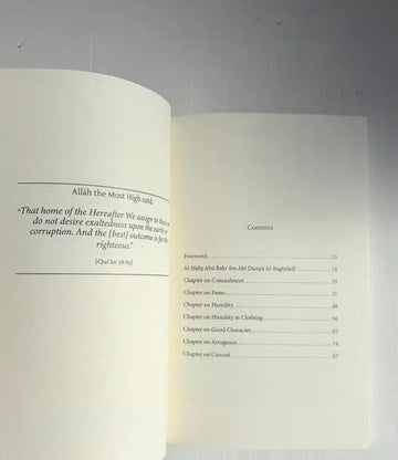 Open boek met witte pagina’s met quranvers en inhoudsopgave in allāh loves the humble product
