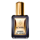 Een strakke donkere glazen fles met een goudkleurige dop en label van amber of yemen parfumolie van maison el nabil